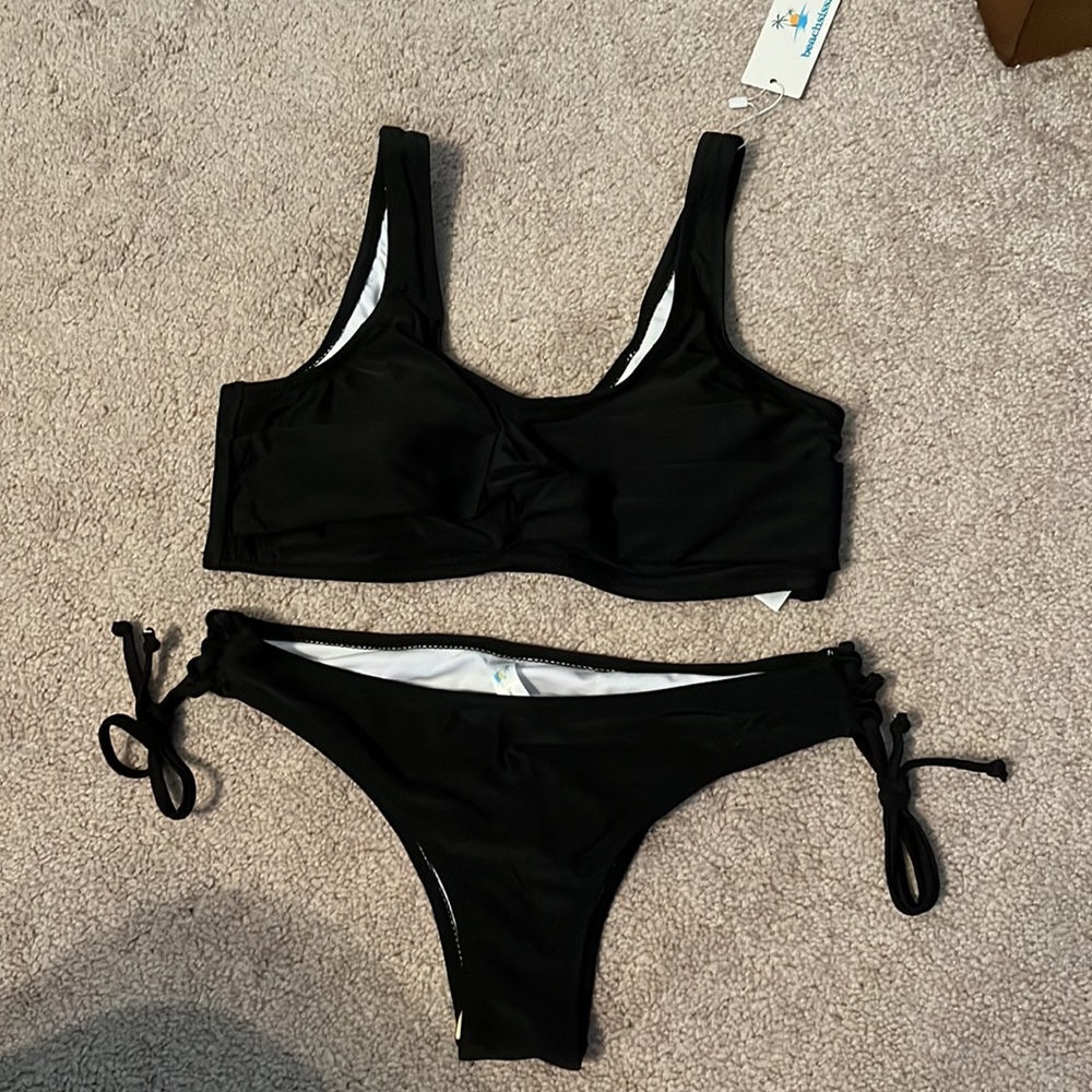 Bikini - Picture 5 of 9